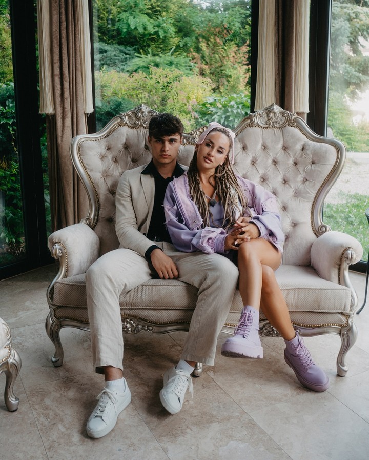 Cynthia Tóthová, BEHIND THE FAME